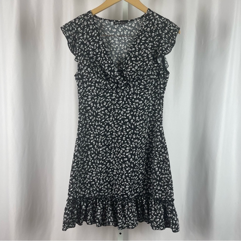 SheIn Medium Ditsy Floral Ruffle Mini Dress Faux Wrap V Neck Flutter Dress Boho